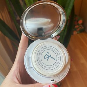 New It Cosmetics Confidence in a Compact Foundation with SPF 50+